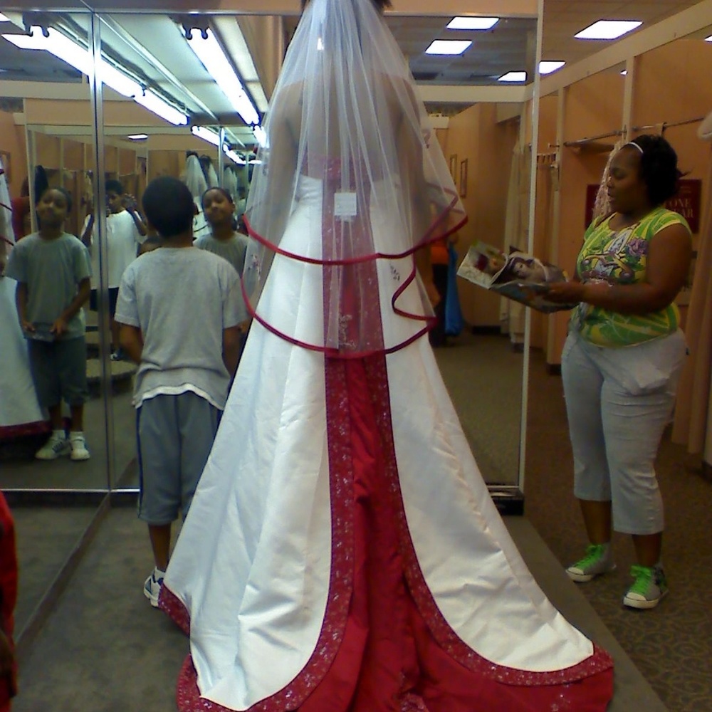 Brand new wedding dress never worn